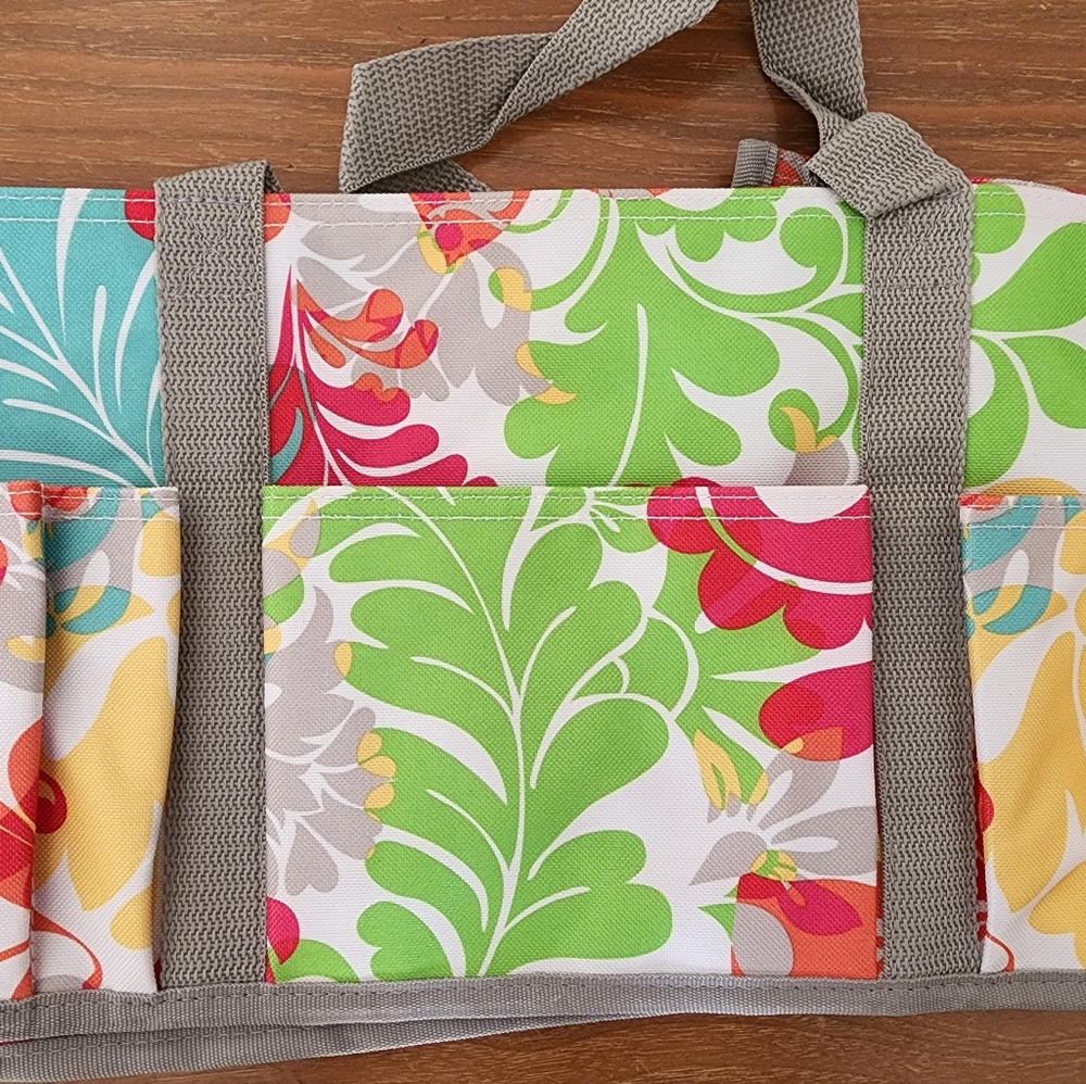 Thirty one keep it caddy in island damask. Brand new never used just stored.
